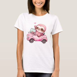 Lächelndes rosa Faultier, das ein Cabrio antreibt T-Shirt