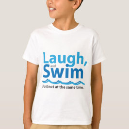 Lachen und schwimmen ... Nur nicht zur gleichen Ze T-Shirt