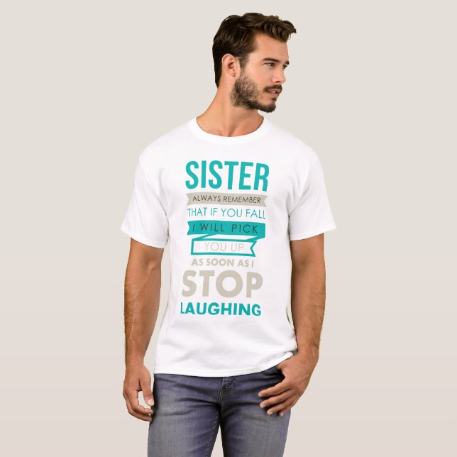 Lachende Schwester wenn Sie lustiger Junge des T-Shirt (Vorne ganz)