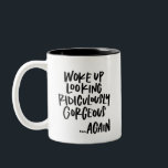 Lächerlich herrliche Zwei-Tone-Tasse Zweifarbige Tasse<br><div class="desc">Ein bisschen Selbstvertrauen am Morgen hat nie jemandem geschadet! Diese Tasse wird mit dem Satz "geweckt bis lächerlich schön ... wieder" auf der einen Seite und "willkommen in meinem Leben" auf der anderen Hand geschrieben.</div>