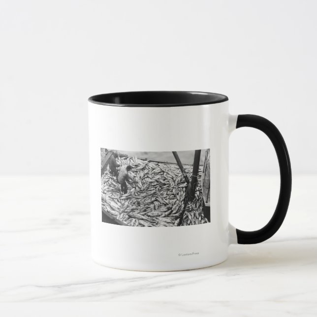 Lachs aus Fischereifahrzeugen entladen Fotografie Tasse (Rechts)