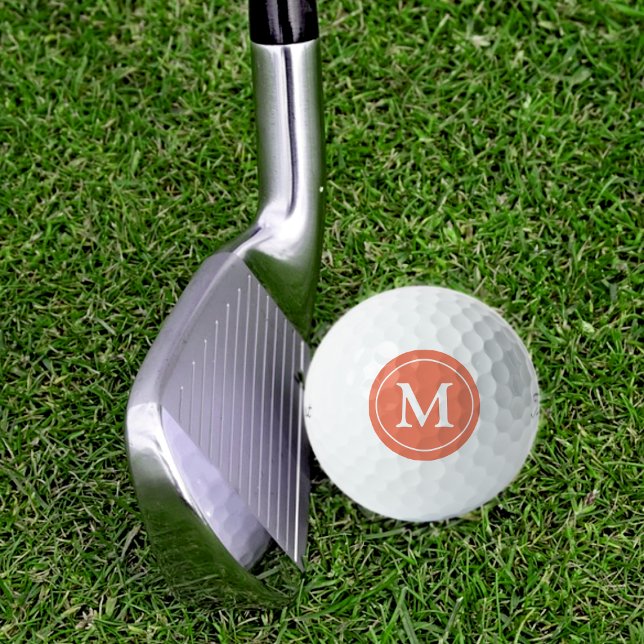 Lachsfarbe mit Name Initial Monogram Golfball (Von Creator hochgeladen)