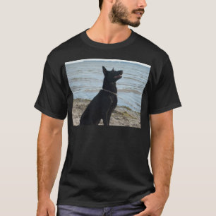 Lack-schwarzer Schäferhund T-Shirt