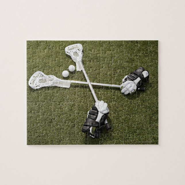 Lacrosse Sticks, Handschuhe und Bälle auf künstlic Puzzle (Horizontal)
