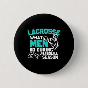 Lacrosse Was Männer während des Geschenks mit Jung Button
