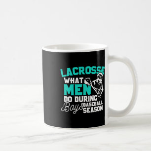 Lacrosse Was Männer während des Geschenks mit Jung Kaffeetasse