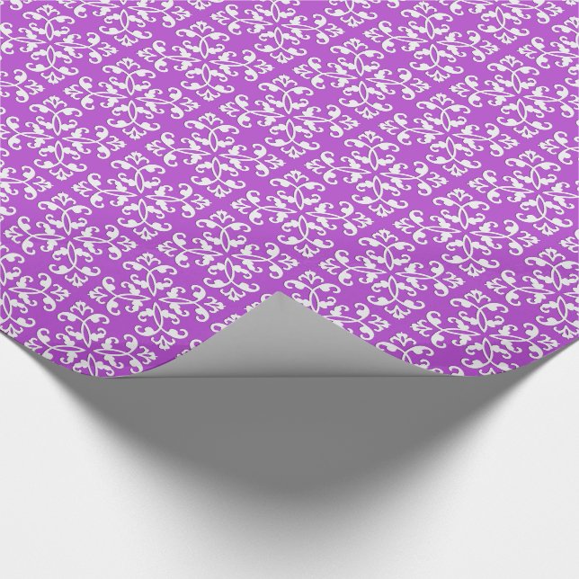 Lacy cutwork - weiß über amythytisch lila geschenkpapier (Ecke)
