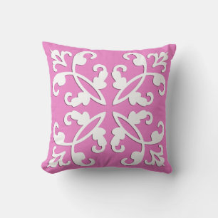 Lacy cutwork - weiß über orchid rosa kissen