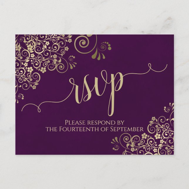 Lacy Gold Calligraphy Elegant Lila Wedding RSVP Postkarte (Vorderseite)