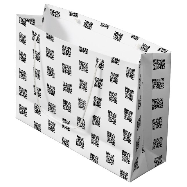 Laden Sie Ihren eigenen QR-Code hoch | Einfaches W Große Geschenktüte (Vorderseite Schrägansicht)