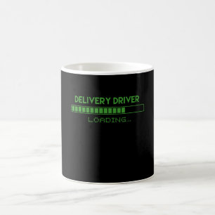 Ladung des Liefertreibers Kaffeetasse
