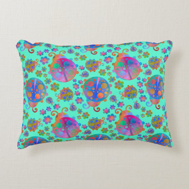 Lady Bugs Amongst the Flowers on a Winter Morning Dekokissen (Vorderseite)