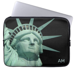 Lady Liberty und Monogram auf Black Laptopschutzhülle