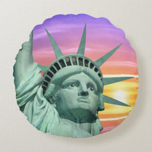 Lady Liberty und Sonnenaufgang Rundes Kissen
