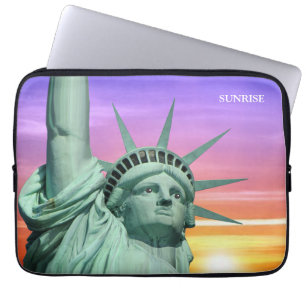 Lady Liberty und Sunrise Laptopschutzhülle