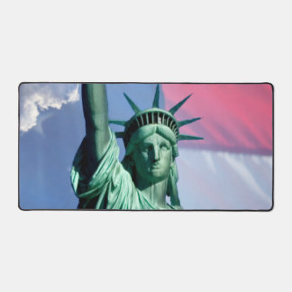 Lady Liberty USA Flag Sky Clouds Statue of Liberty Schreibtischunterlage