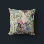 Lady mit einem Fan, Gustav Klimt Kissen<br><div class="desc">Gustav Klimt (14. Juli 1862 - 6. Februar 1918) war ein österreichischer symbolischer Maler und einer der prominentesten Mitglieder der Wiener Sezessionsbewegung. Klimt ist bekannt für seine Gemälde, Wandgemälde, Skizzen und andere Kunstobjekte. Neben seinen figurativen Werken, die Allegorien und Portraits enthalten, malte er Landschaften. Unter den Künstlern der Wiener Sezession...</div>