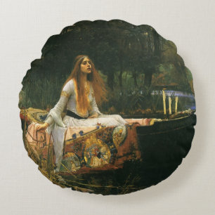 Lady of Shalott auf Boot von John William Waterhou Rundes Kissen