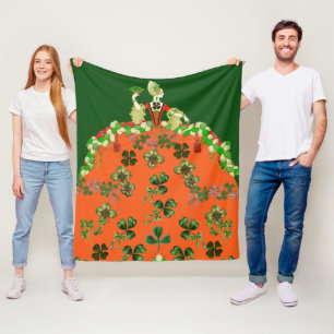 LADY ORANGE AND KLEEBLATTS St. Patricks Day Green Fleecedecke