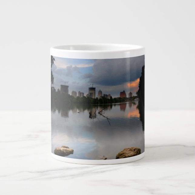 Ladybird Lake Sunrise 1 - Austin Texas Skyline Jumbo-Tasse (Vorderseite)