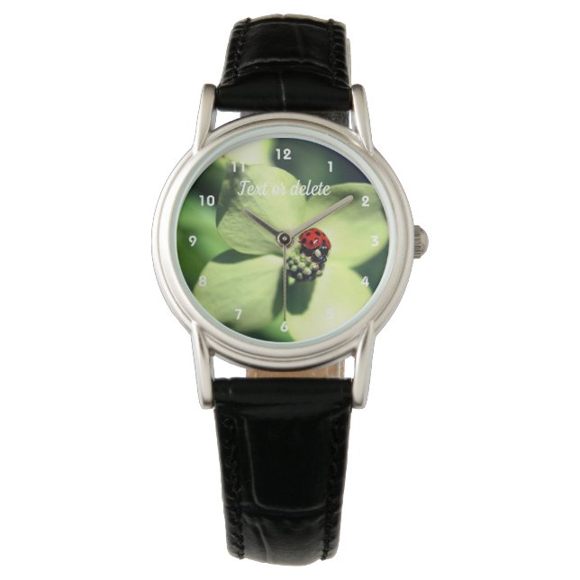 Ladybug on White Dogwood Blume Personalisiert Armbanduhr (Vorderseite)