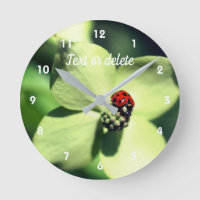 Ladybug on White Dogwood Blume Personalisiert