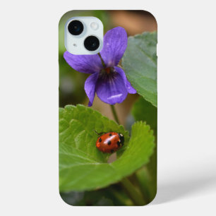 Ladybug über süße Violettsorten-Blume Case-Mate iPhone Hülle