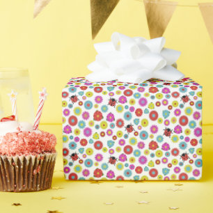 Ladybugs im Garten Zwischen den Blume Geschenkpapier