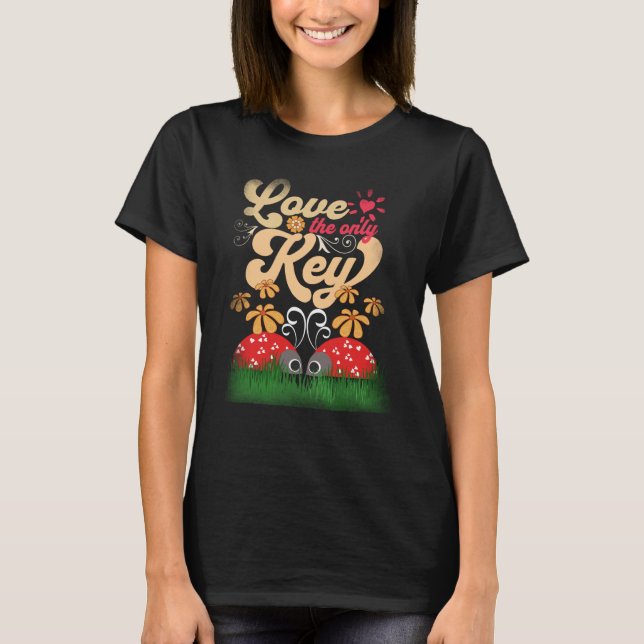 Ladybugs Love The Only Key Spring Floral Love T-Shirt (Vorderseite)