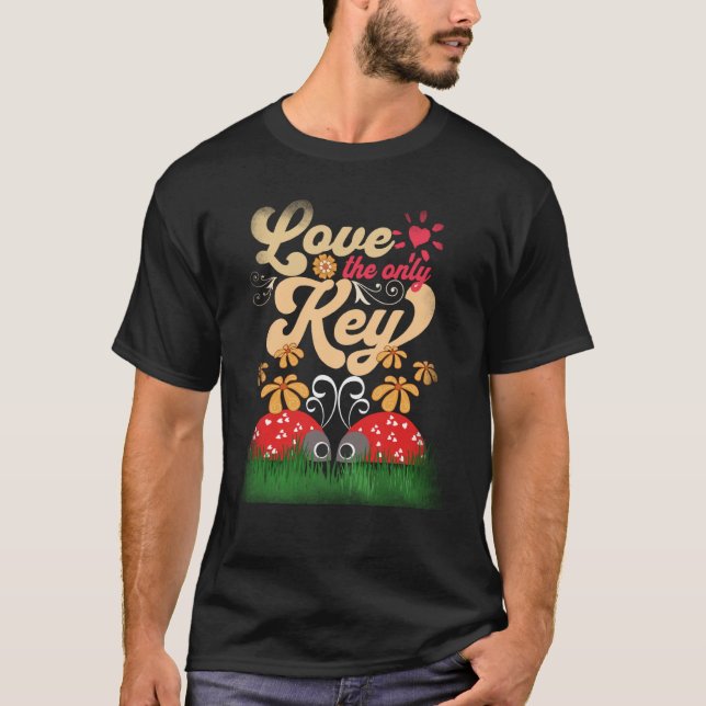 Ladybugs Love The Only Key Spring Floral Love T-Shirt (Vorderseite)