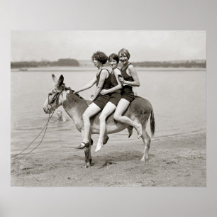 Ladys at Arlington Beach, 1924. Vintages Foto Poster