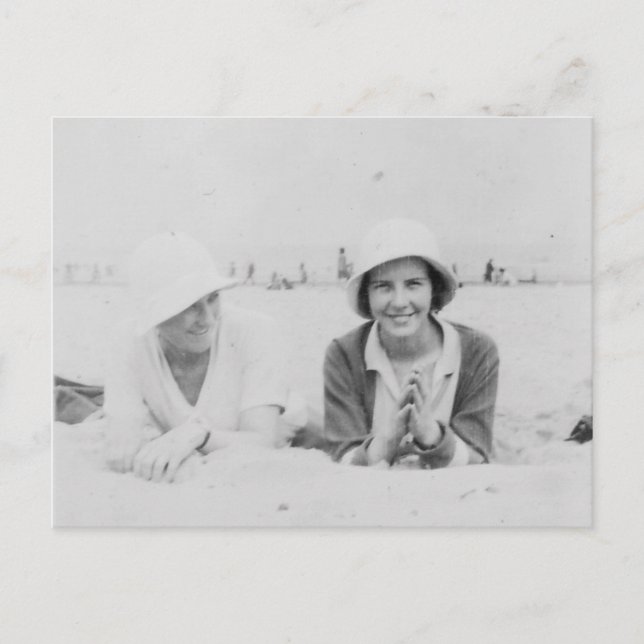 Ladys on Beach Old Black & White Image Postcard Postkarte (Vorderseite)