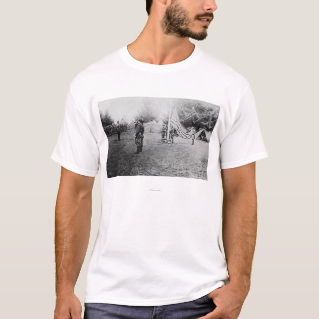 Lager Lewis, WA - Soldaten, die hinunter T-Shirt (Vorderseite)