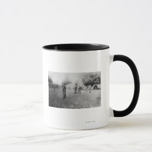 Lager Lewis, WA - Soldaten, die hinunter Tasse