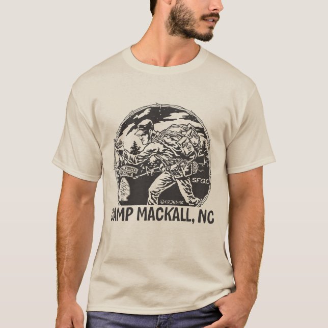 "Lager Mackall" - langer Vorsprung - Front T-Shirt (Vorderseite)