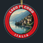 Lago di Como Italien Abzeichen Keramik Ornament<br><div class="desc">Comer See Vektorkunst Design. Der Comer See,  in der Lombardei Norditaliens,  ist ein hochklassiges Erholungsgebiet,  bekannt für seine dramatische Landschaft,  Set an den Ausläufern der Alpen.</div>