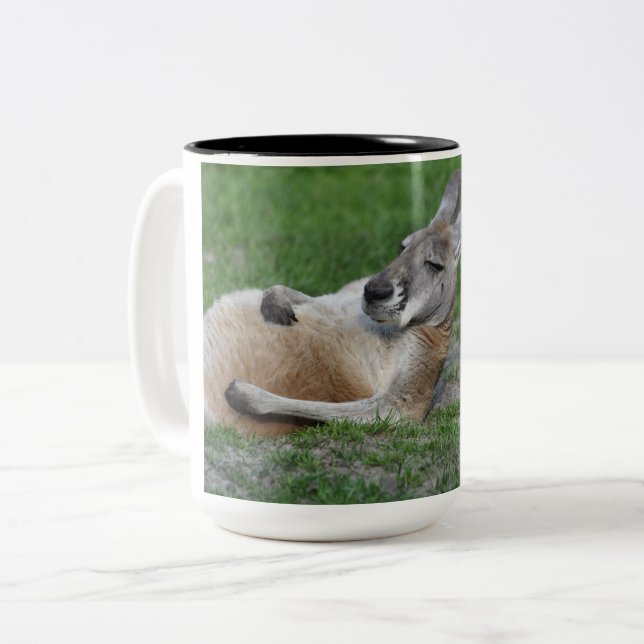 Laid-back Kangaroo Zweifarbige Tasse (Vorderseite Links)