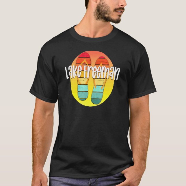 Lake Freeman Indiana Retro Flipflop Sunset Graphic T-Shirt (Vorderseite)