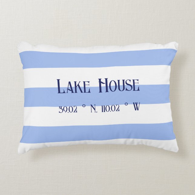 Lake House Familienname Blue Stripes Dekokissen (Vorderseite)