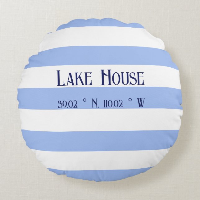 Lake House Koordinaten Familienname Blue Stripes Rundes Kissen (Vorderseite)