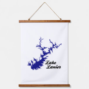 Lake Lanier Georgia Blaue Uferlinie Schriftzug Kar Wandteppich Mit Holzrahmen