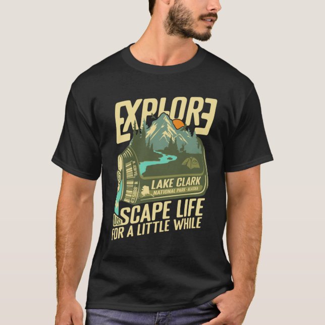 Lake National Park Alaska Live Love Camp Retro In  T-Shirt (Vorderseite)