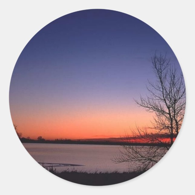 Lake Sunrise Runder Aufkleber (Vorderseite)
