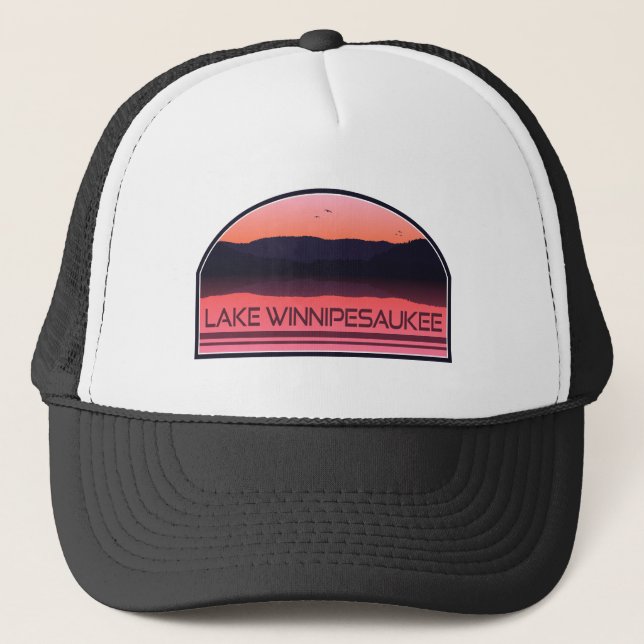 Lake Winnipesaukee New Hampshire Red Sunrise Truckerkappe (Vorderseite)