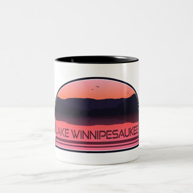 Lake Winnipesaukee New Hampshire Red Sunrise Zweifarbige Tasse (Mittel)