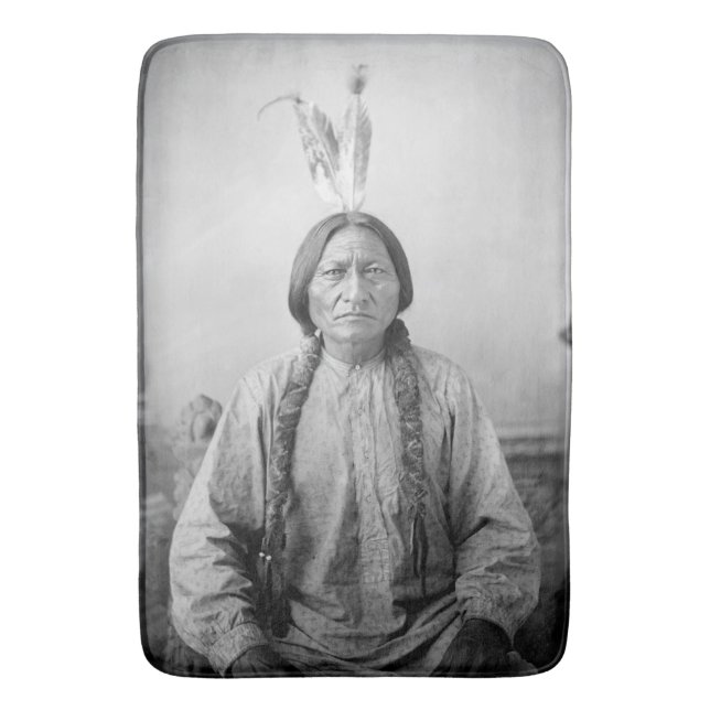 Lakota Leader sitzt Bull Native Amerikanische Urei Badematte (Vorderseite Vertikal)