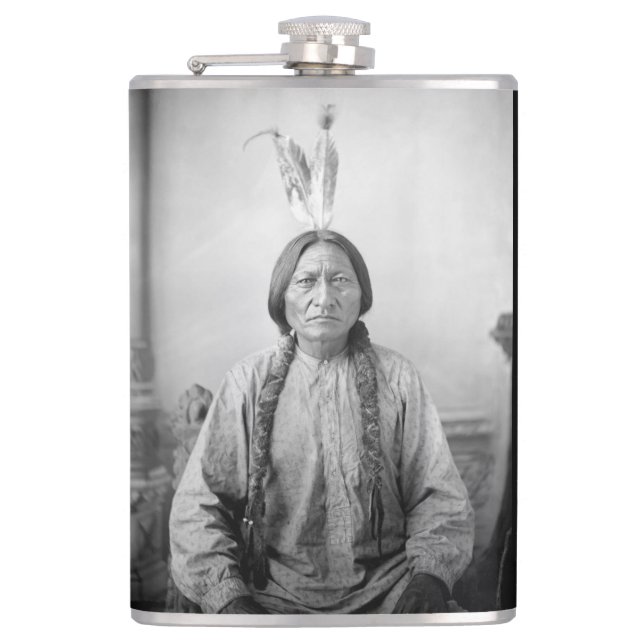 Lakota Leader sitzt Bull Native Amerikanische Urei Flachmann (Vorderseite)