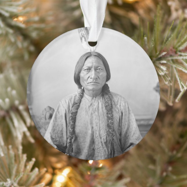 Lakota Leader sitzt Bull Native Amerikanische Urei Ornament (Baum)