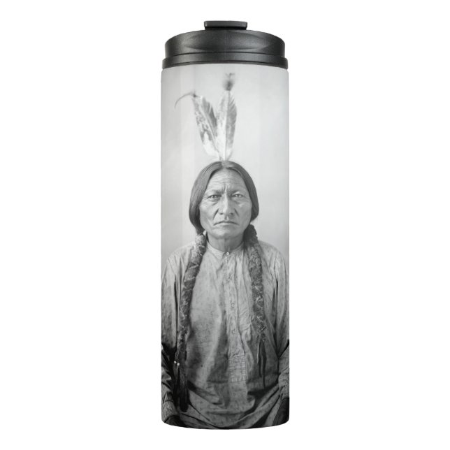 Lakota Leader sitzt Bull Native Amerikanische Urei Thermosbecher (Vorderseite)