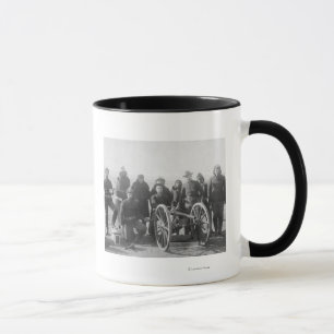 Lakota Pfadfinder und weiße Soldaten hinten Tasse